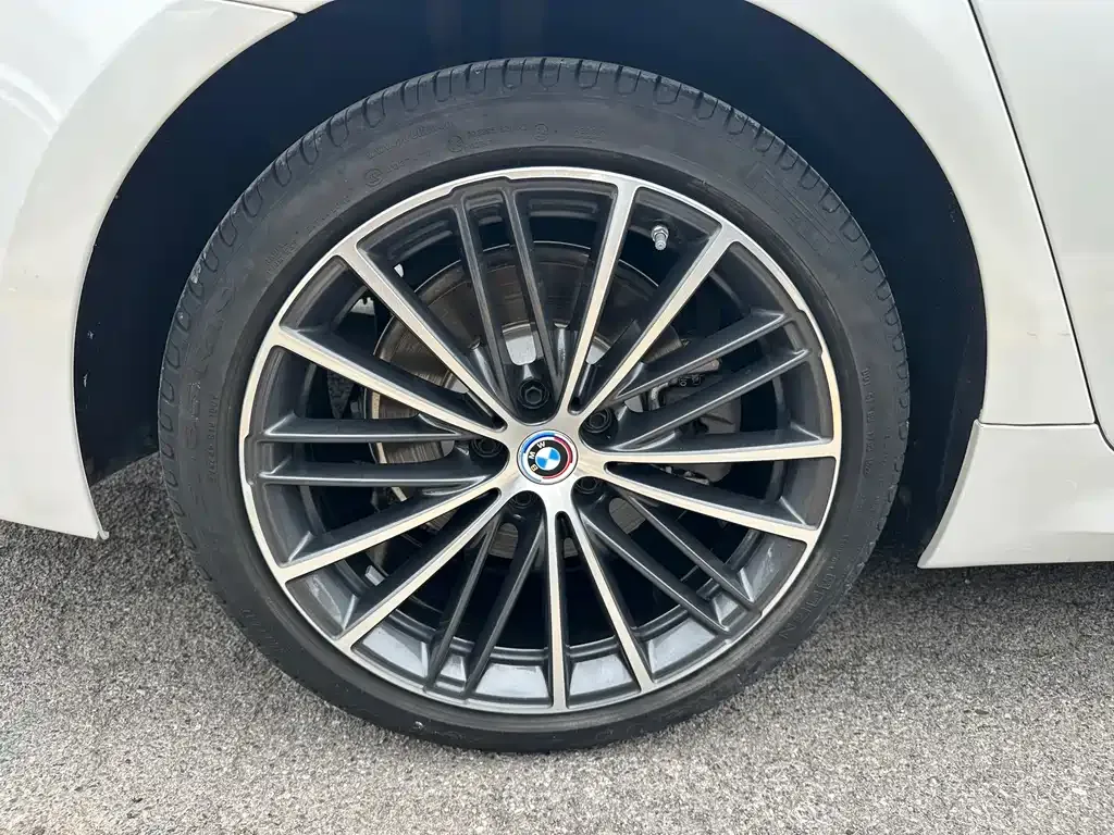 BMW 5 Series — фото 4