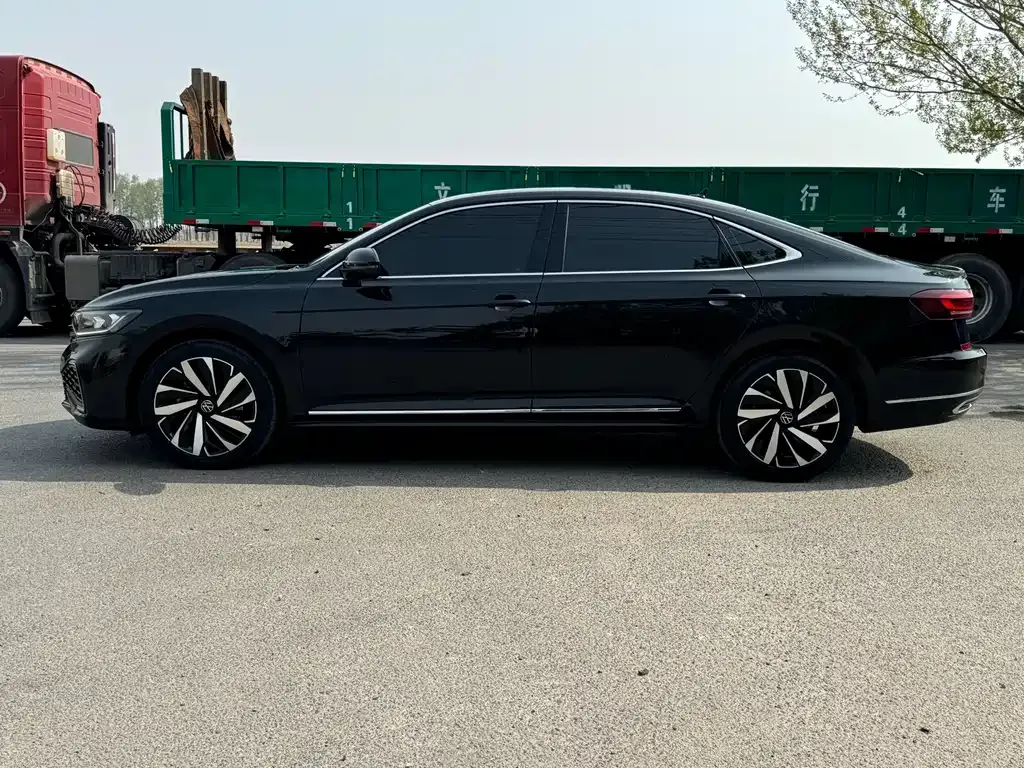 Volkswagen Passat — фото 8