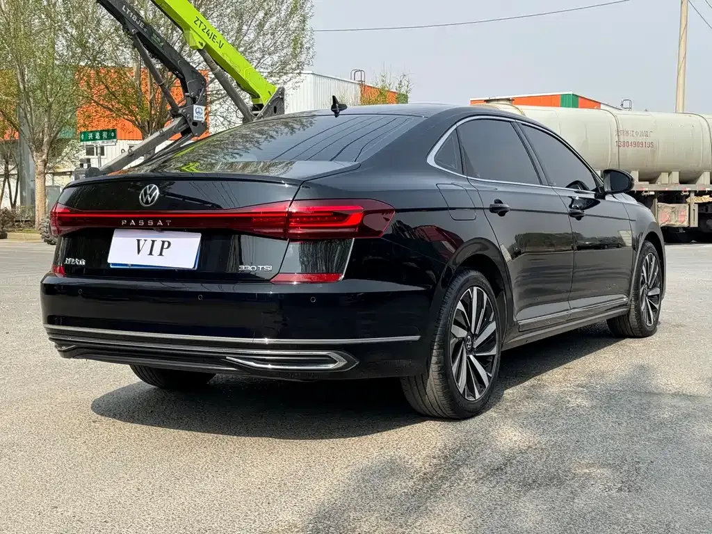 Volkswagen Passat — фото 9
