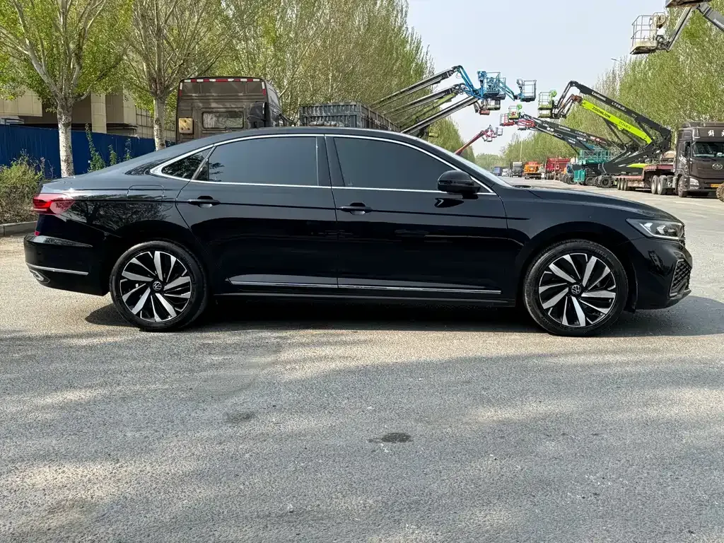 Volkswagen Passat — фото 10