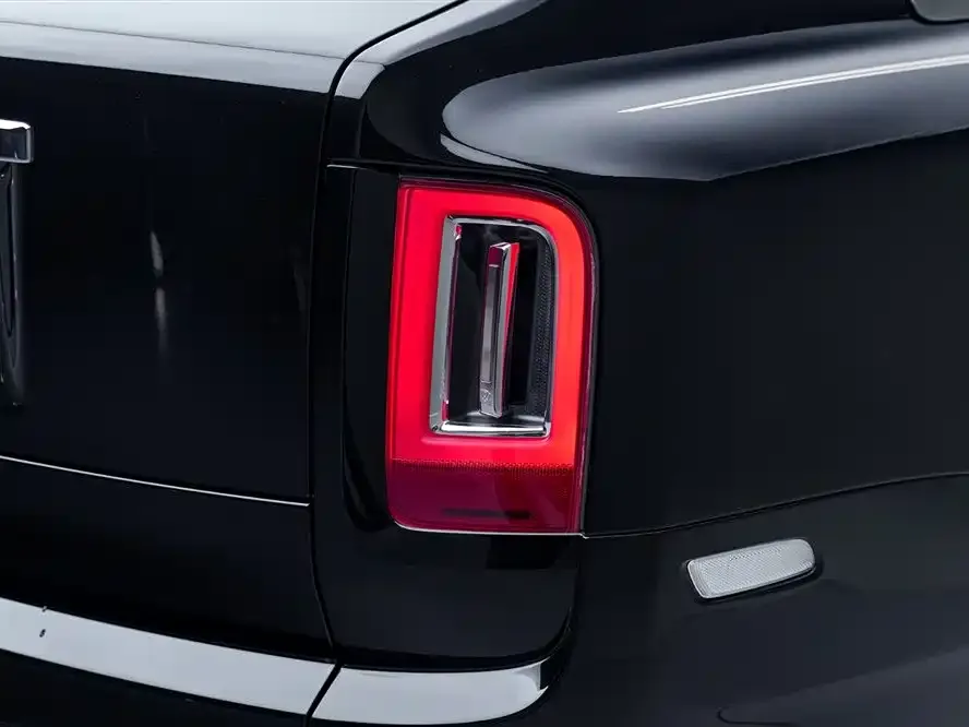 Rolls-Royce Cullinan — фото 10