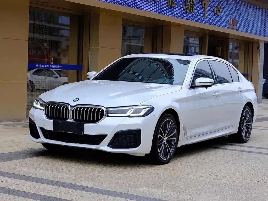 BMW 5 Series — фото 1