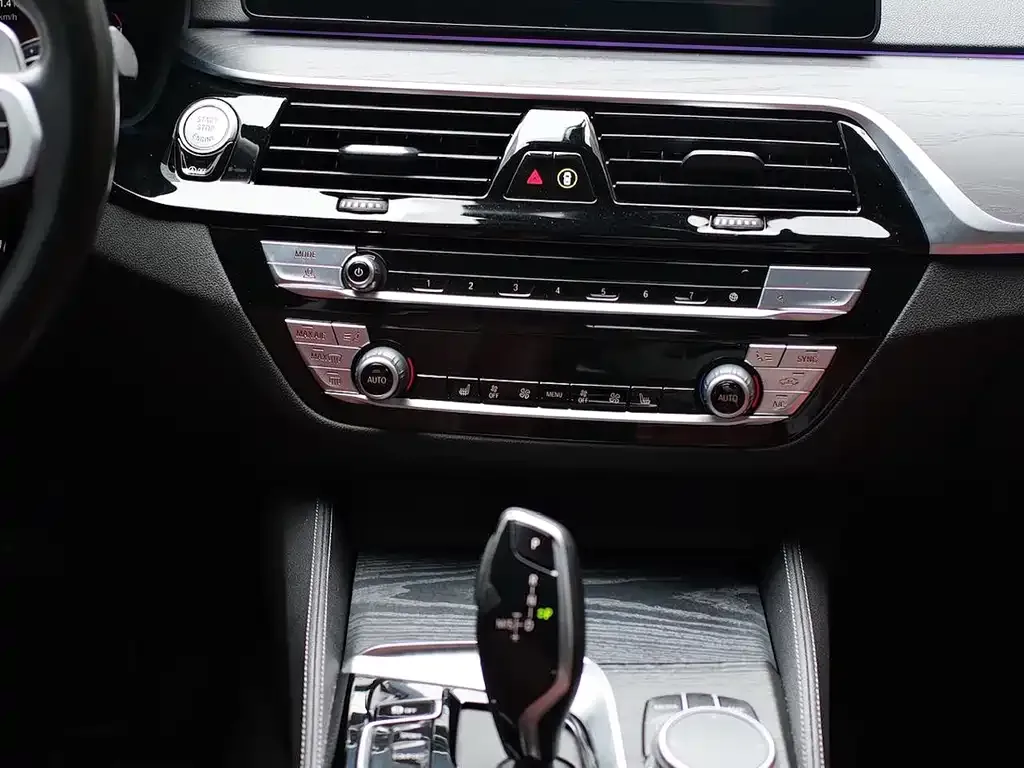 BMW 5 Series — фото 4