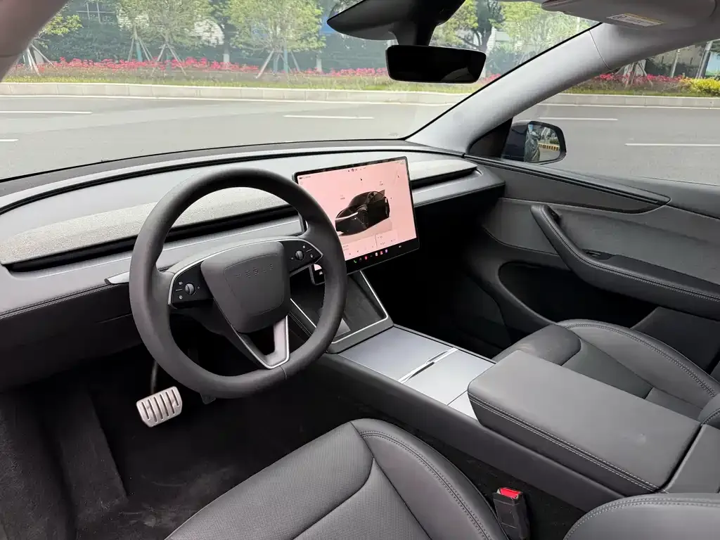 Tesla Model Y — фото 9