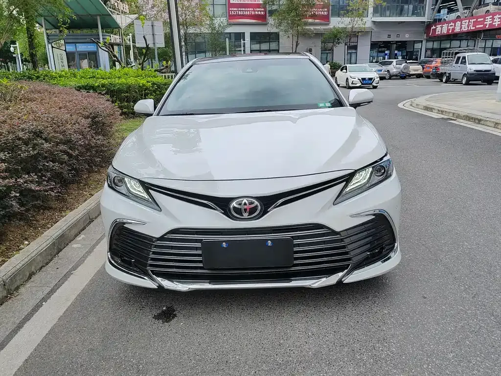 Toyota Camry — фото 7
