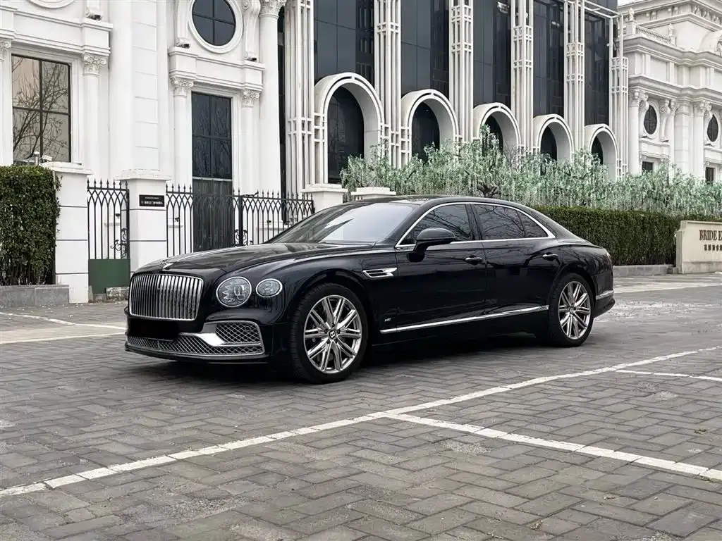 Bentley Flying Spur — фото 1