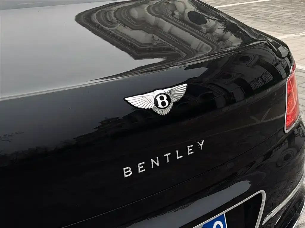Bentley Flying Spur — фото 2