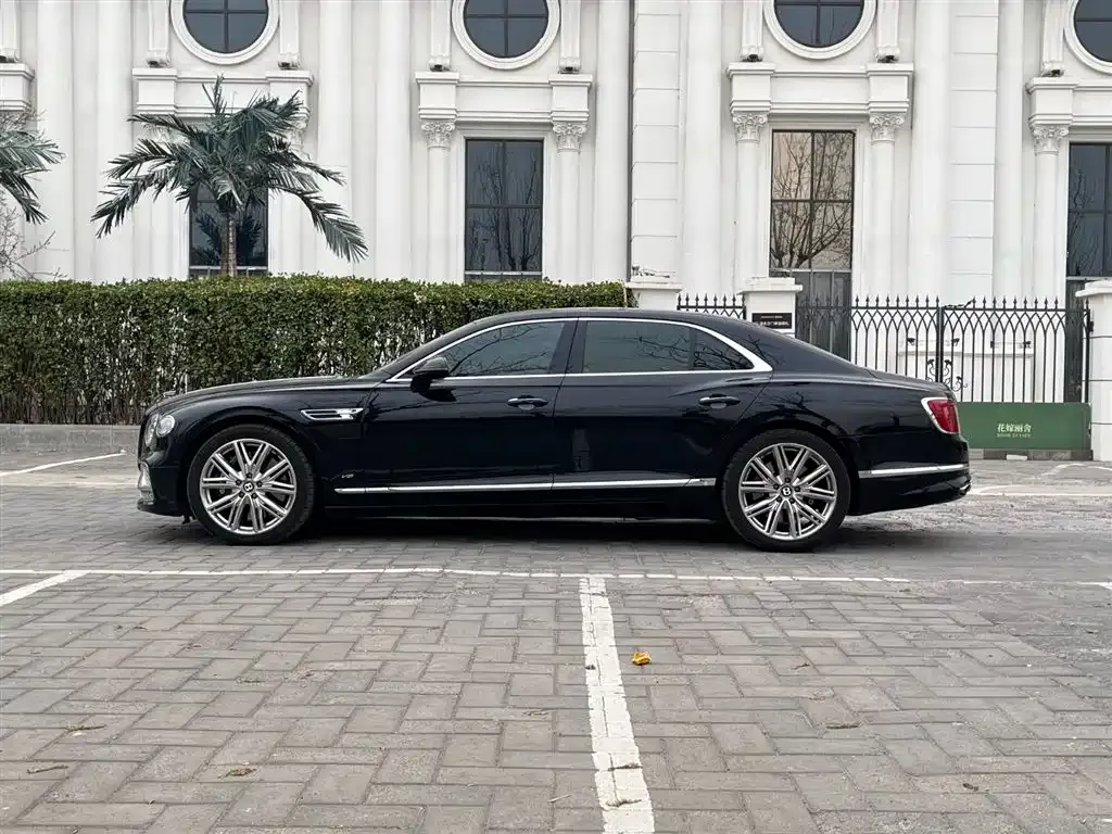 Bentley Flying Spur — фото 3