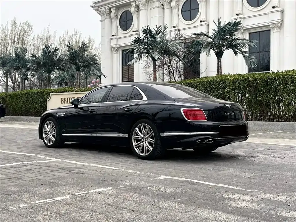 Bentley Flying Spur — фото 10