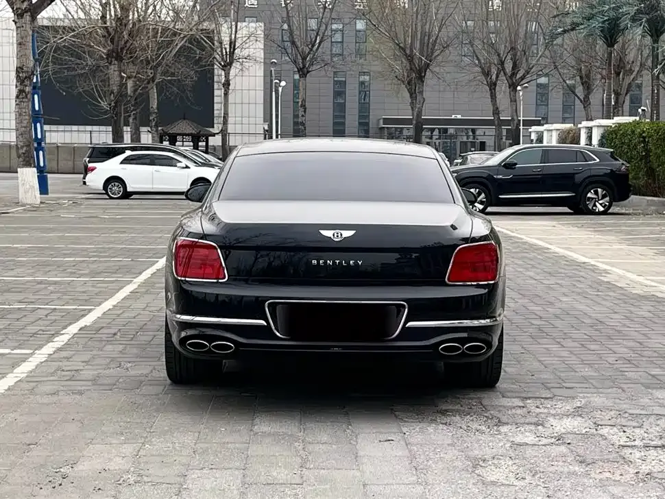 Bentley Flying Spur — фото 4
