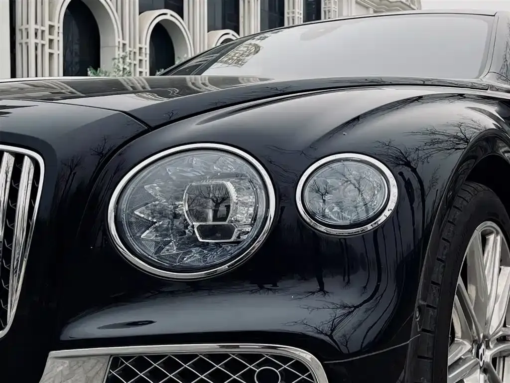 Bentley Flying Spur — фото 8
