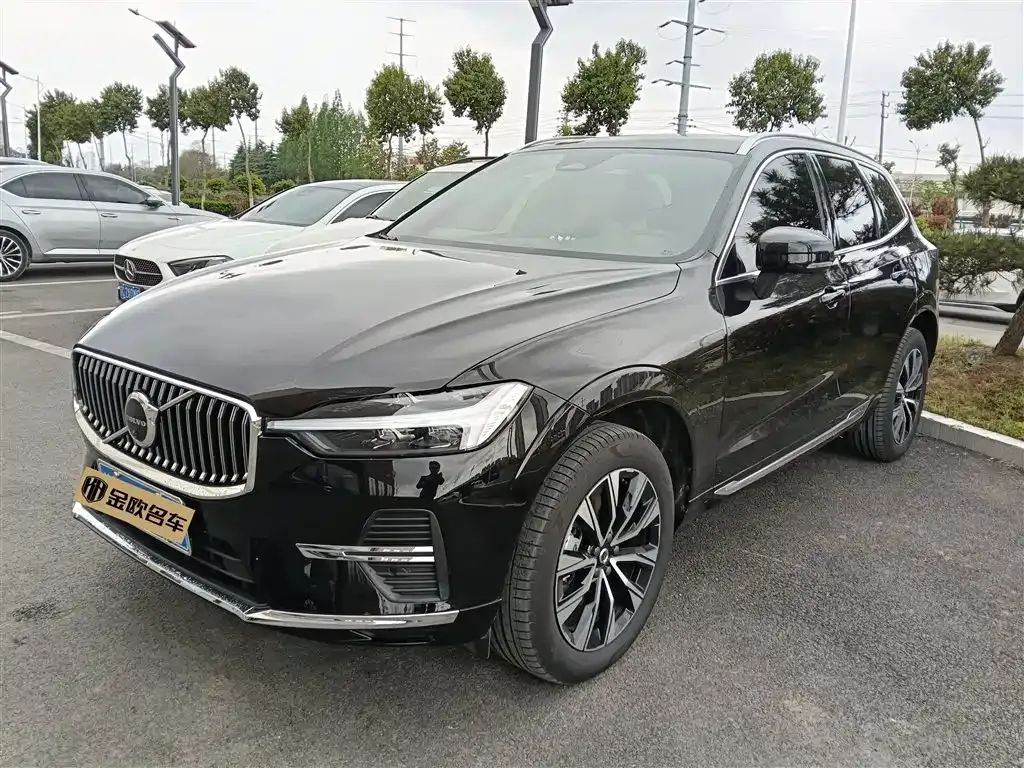 Volvo XC60 — фото 1