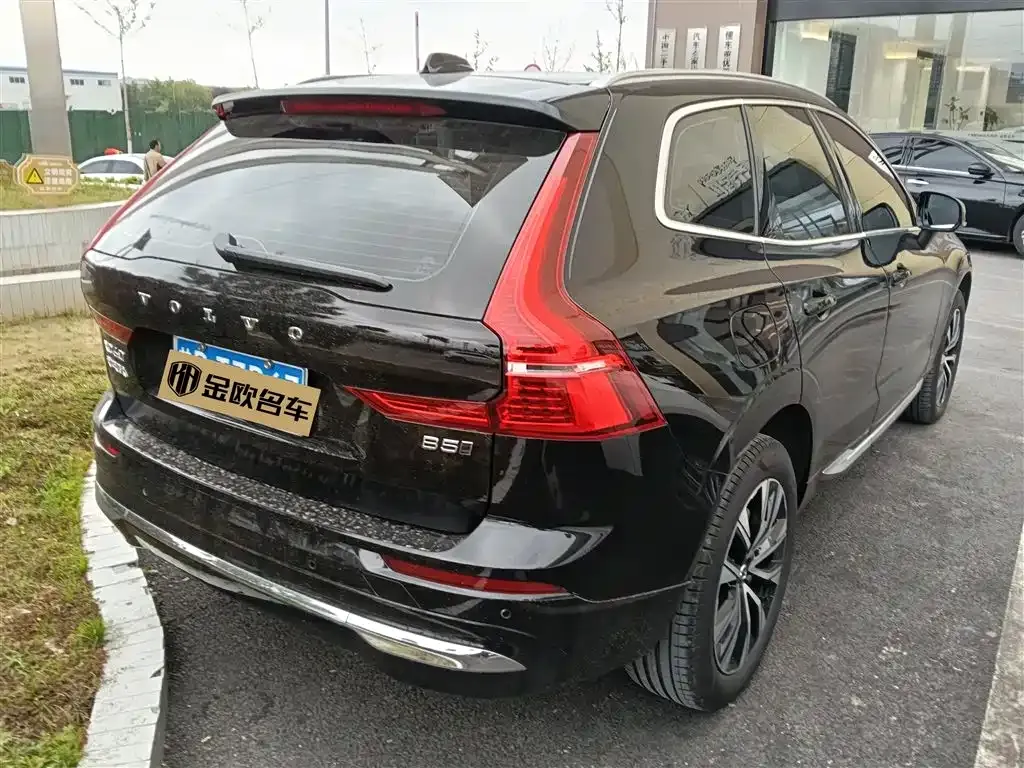 Volvo XC60 — фото 9