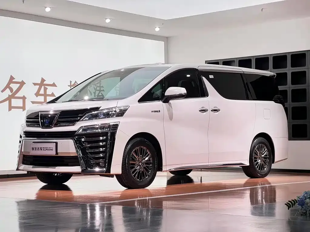 Toyota Vellfire — фото 1