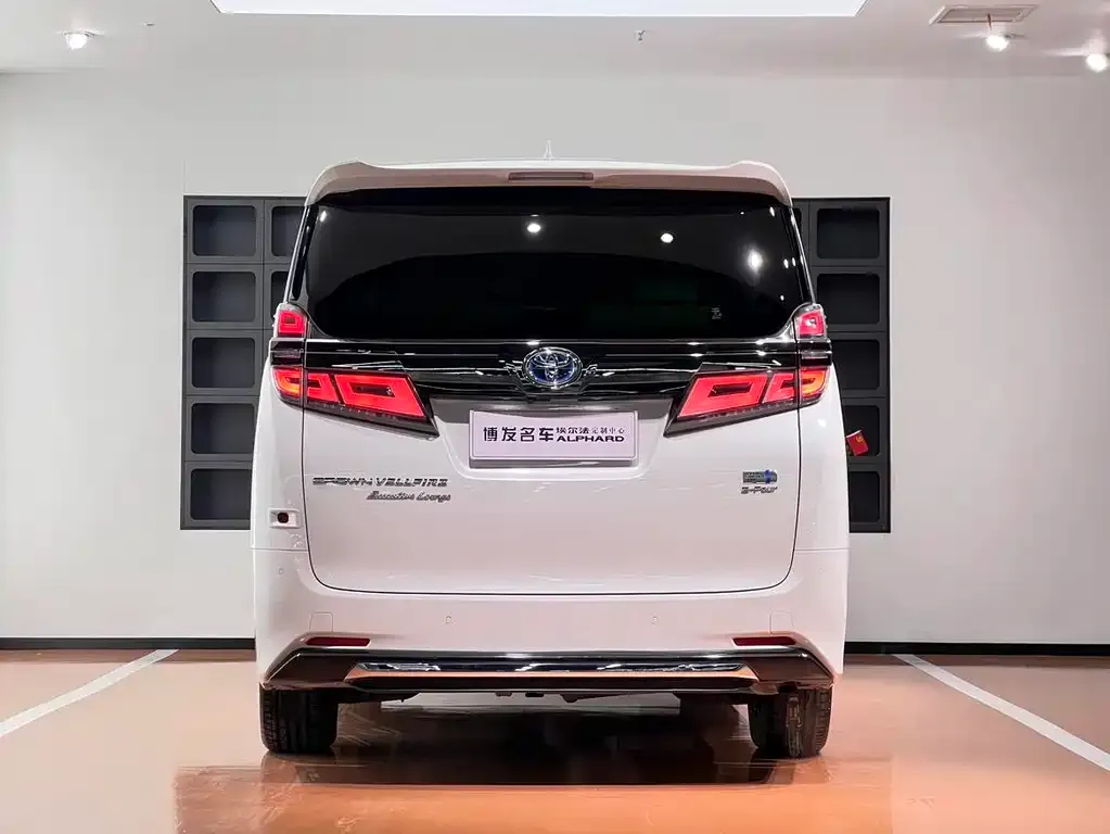 Toyota Vellfire — фото 8