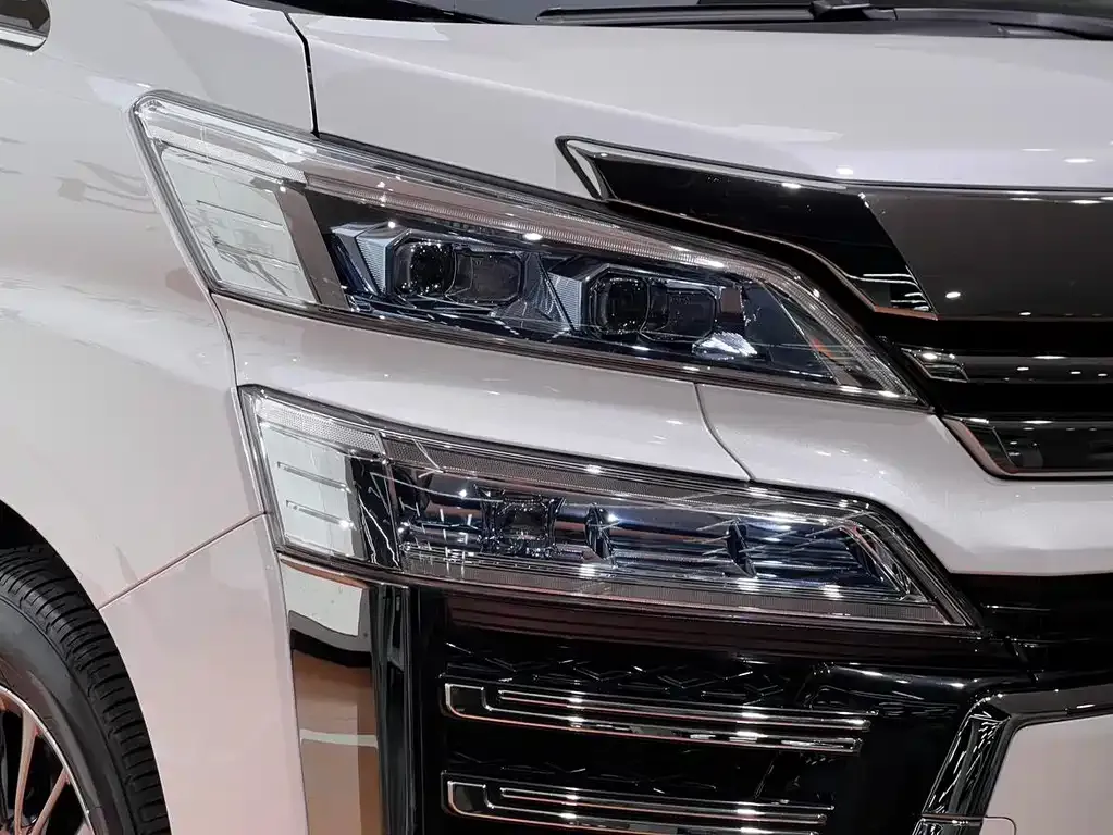 Toyota Vellfire — фото 10