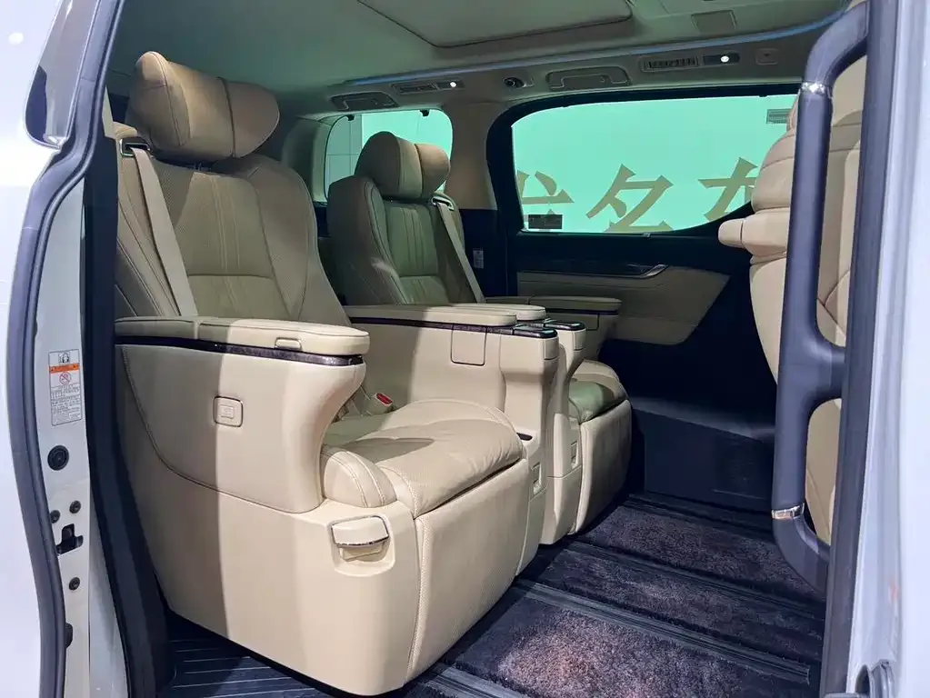 Toyota Vellfire — фото 4