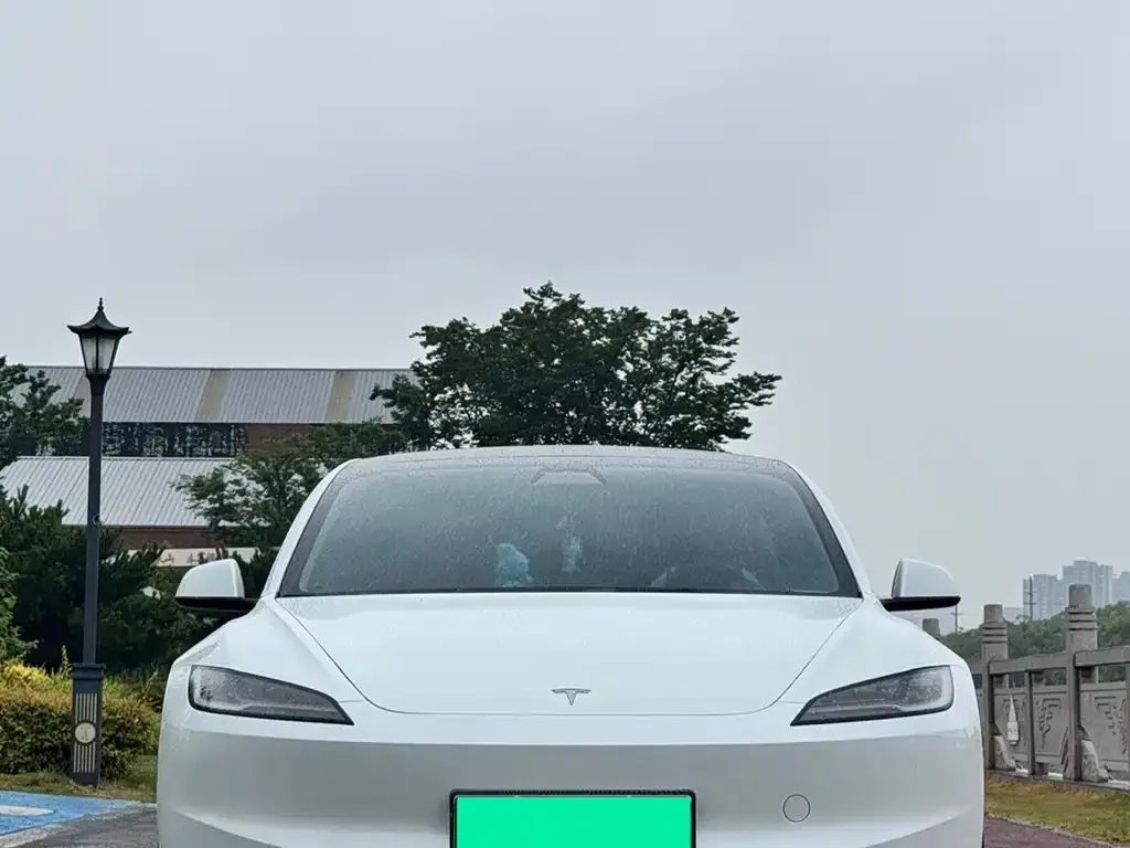 Tesla Model 3 — фото 4