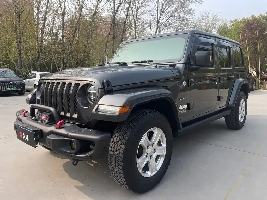 Jeep Wrangler — фото 1