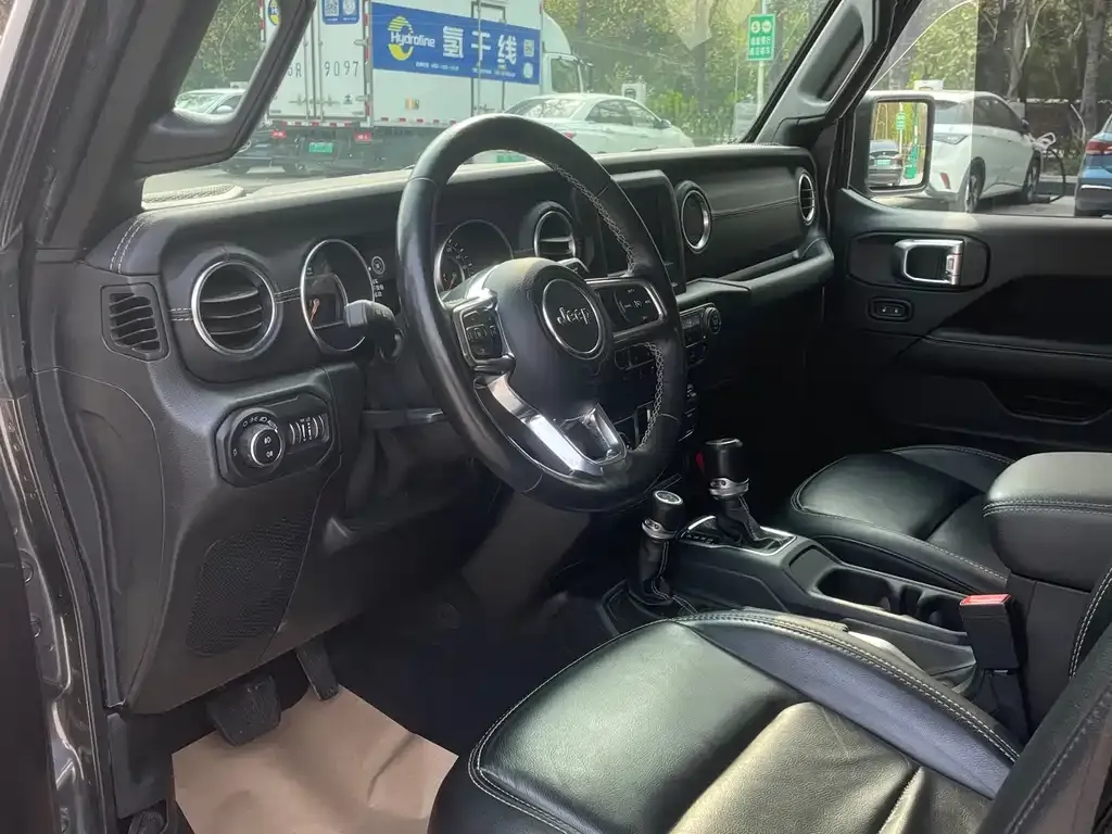 Jeep Wrangler — фото 2
