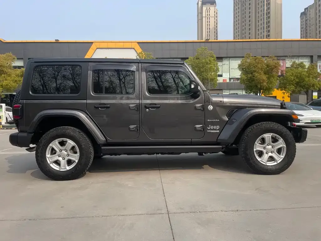 Jeep Wrangler — фото 7