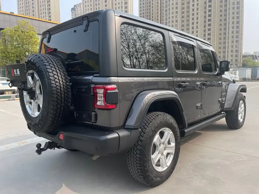 Jeep Wrangler — фото 10