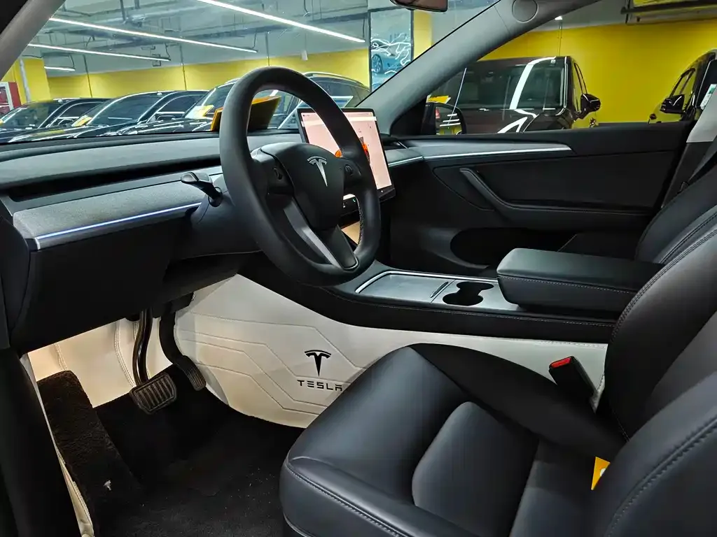 Tesla Model Y — фото 4