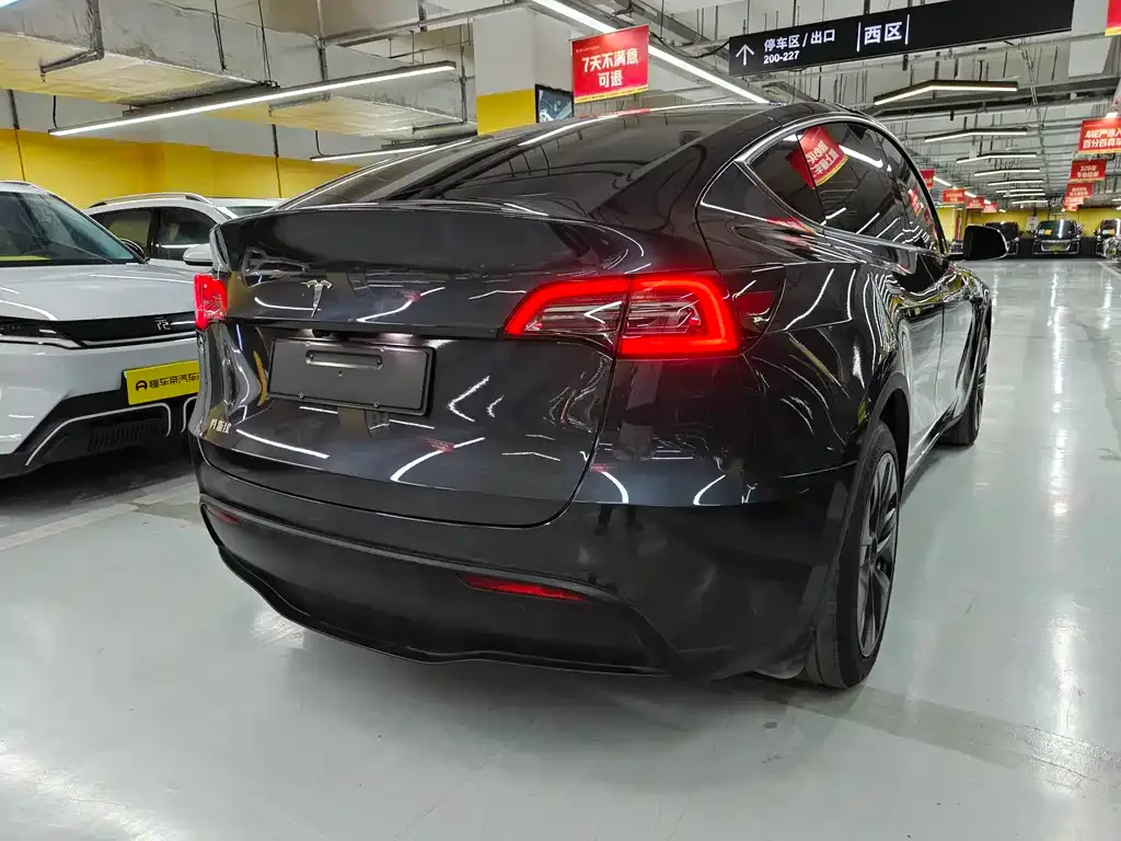 Tesla Model Y — фото 7