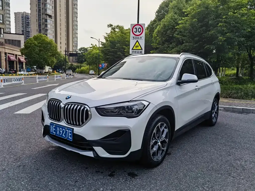 BMW X1 — фото 1