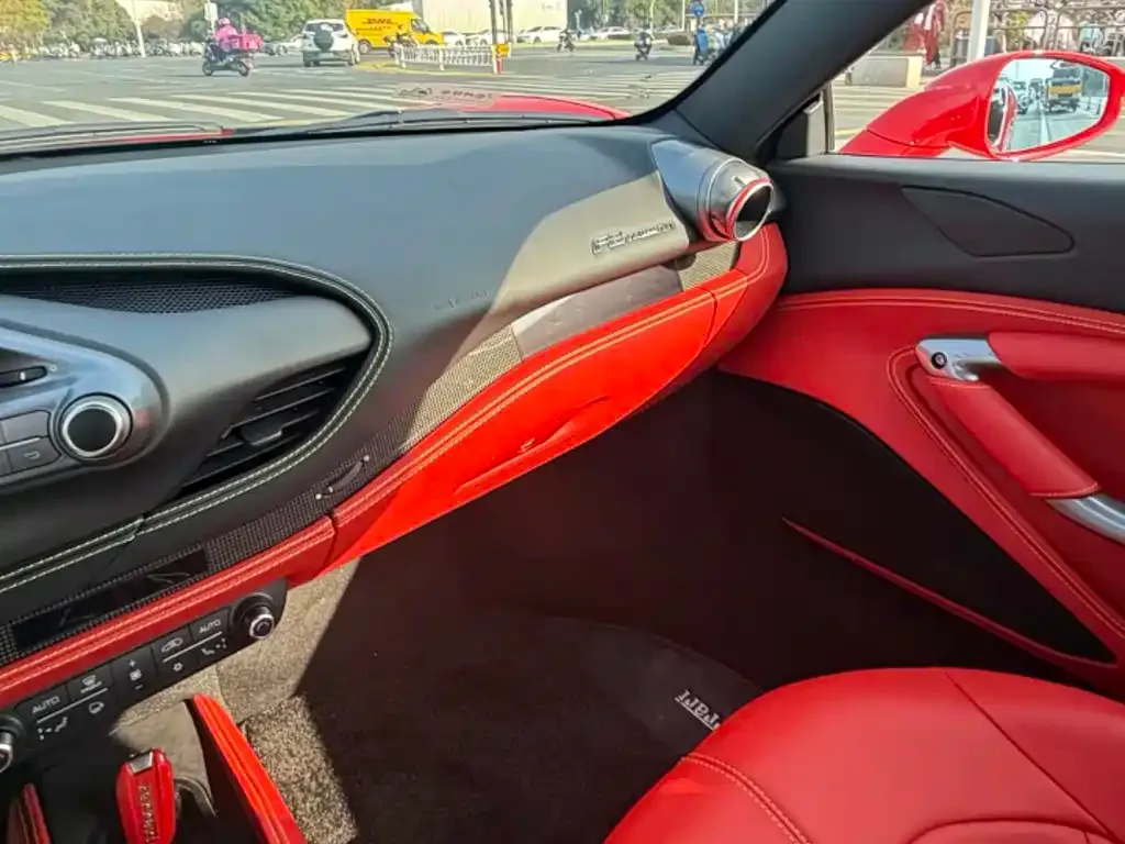 Ferrari F8 — фото 6