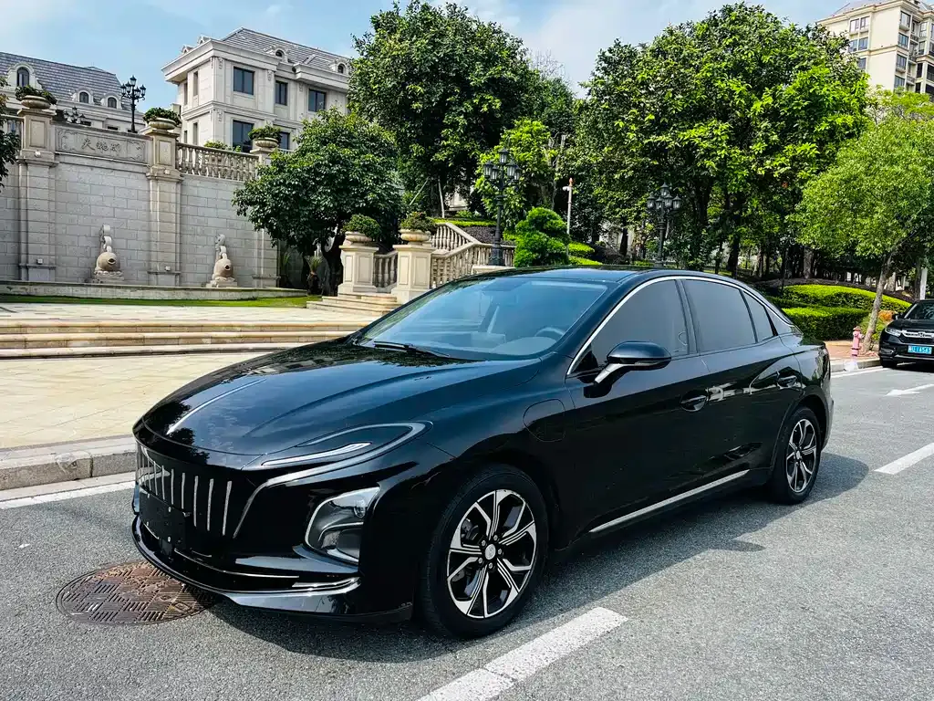 Hongqi E-QM5