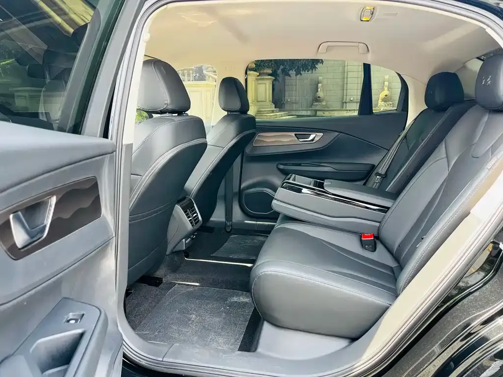 Hongqi E-QM5 2023 из CN, фото 2