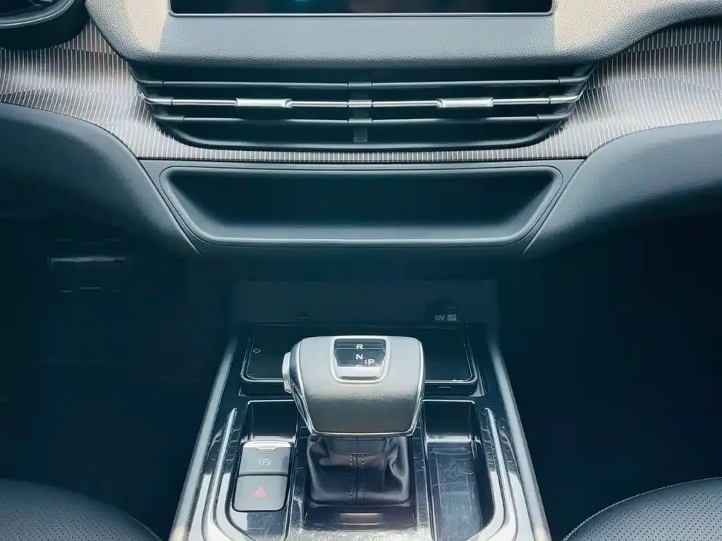 Hongqi E-QM5 2023 из CN, фото 4