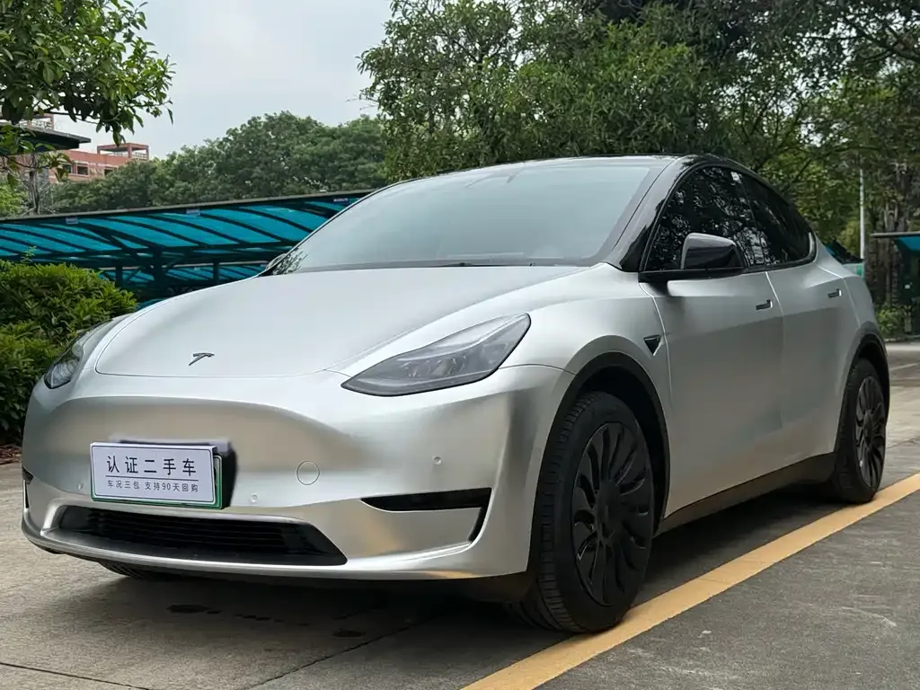 Tesla Model Y — фото 1