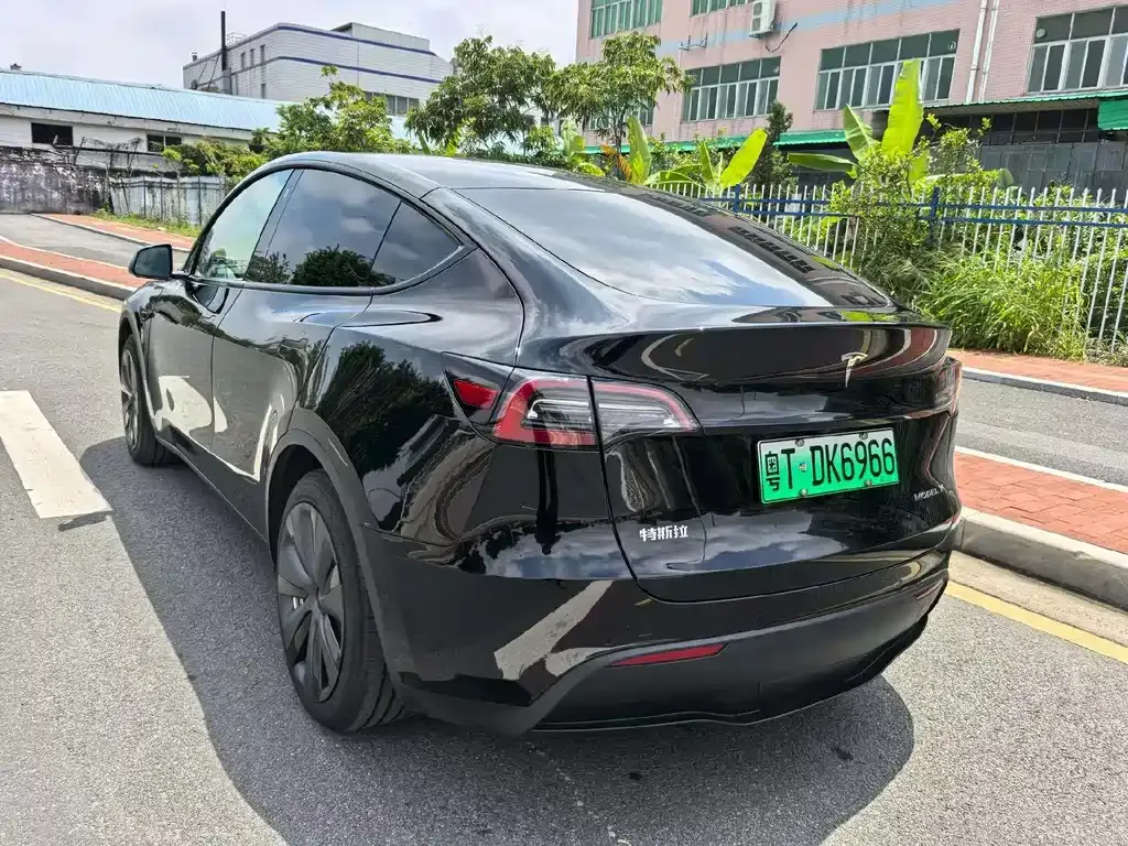 Tesla Model Y — фото 9