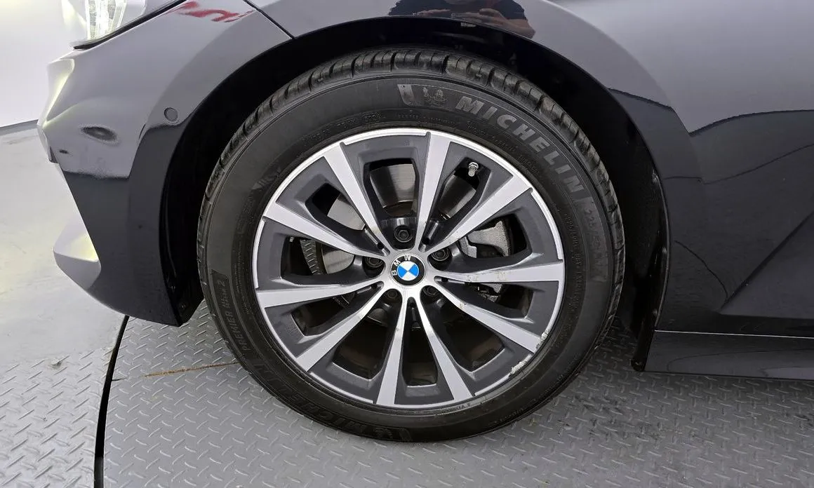 BMW 3-Series 2023 из KR, фото 10