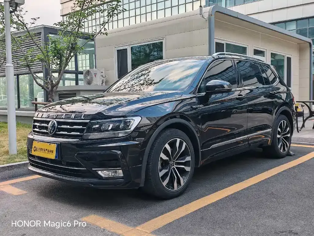 Volkswagen Tiguan L — фото 1