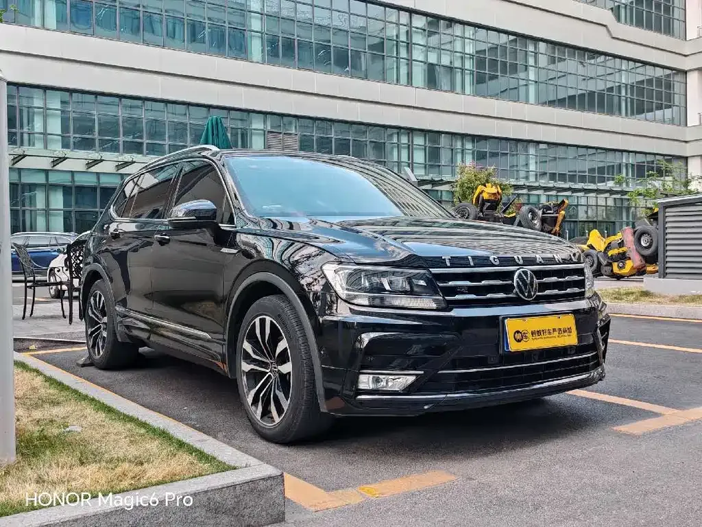 Volkswagen Tiguan L — фото 7