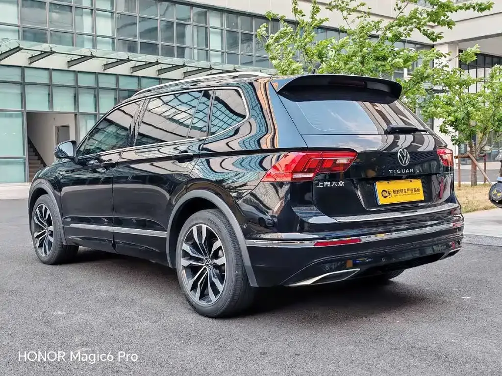 Volkswagen Tiguan L — фото 9