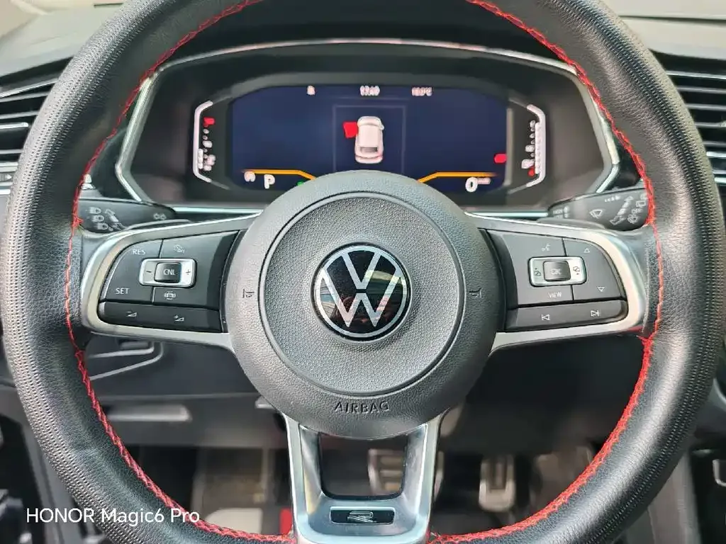 Volkswagen Tiguan L — фото 4