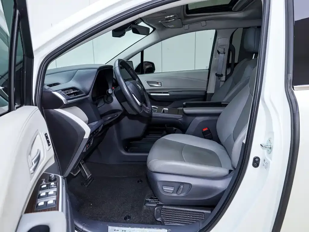 Toyota Granvia — фото 10