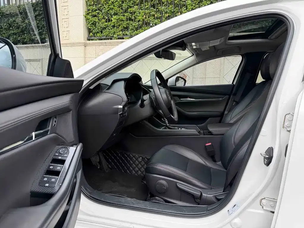 Mazda 3 Axela 2022 из CN, фото 3