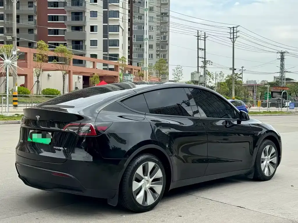 Tesla Model Y — фото 6