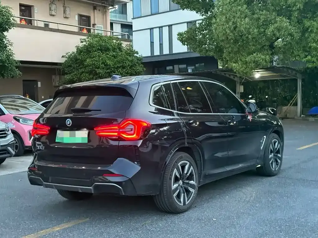 BMW iX3 — фото 4