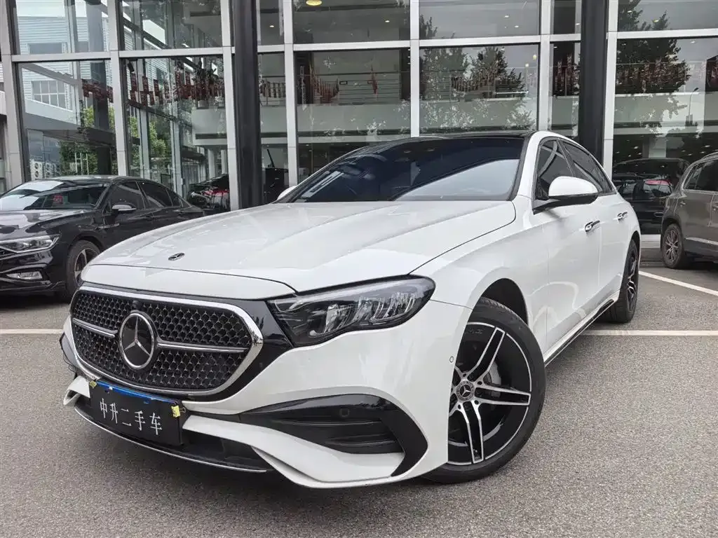 Mercedes-Benz E-Class — фото 1