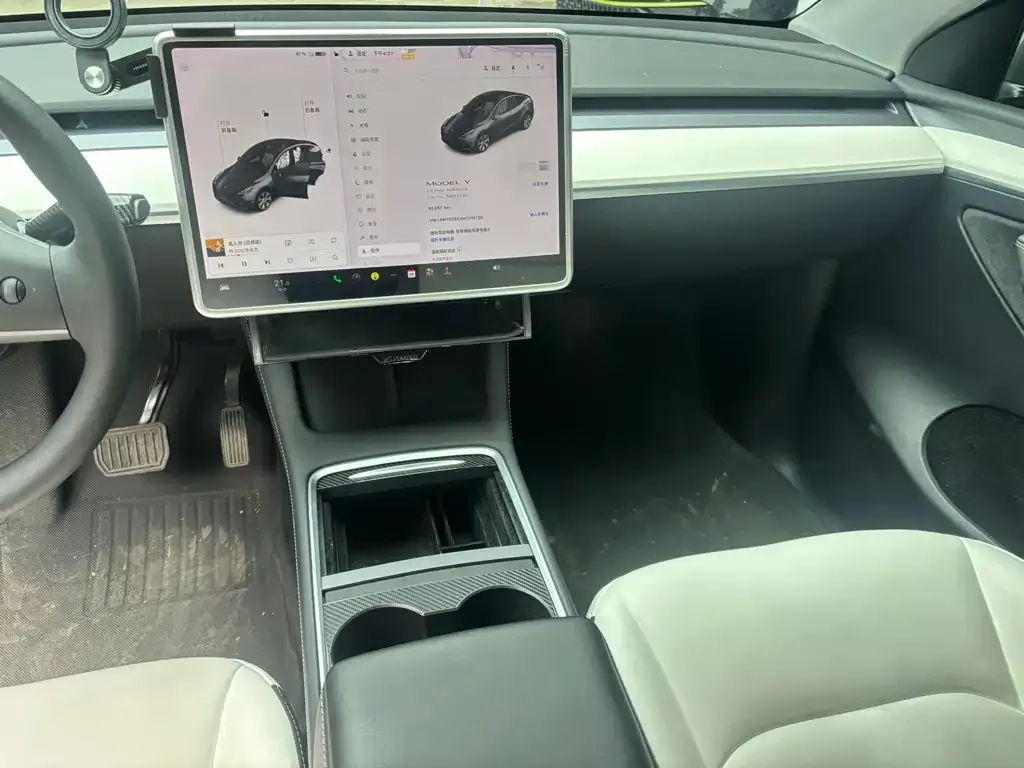 Tesla Model Y — фото 2