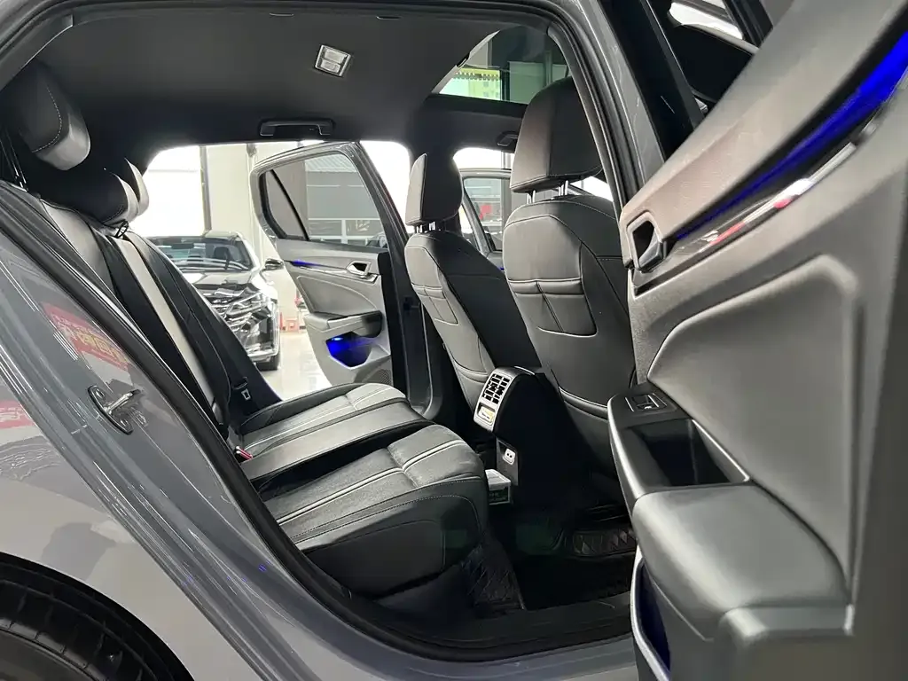 Volkswagen Golf 2021 из CN, фото 3