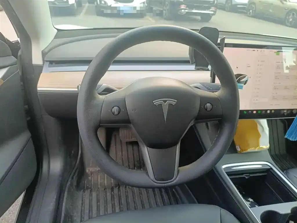 Tesla Model 3 — фото 7