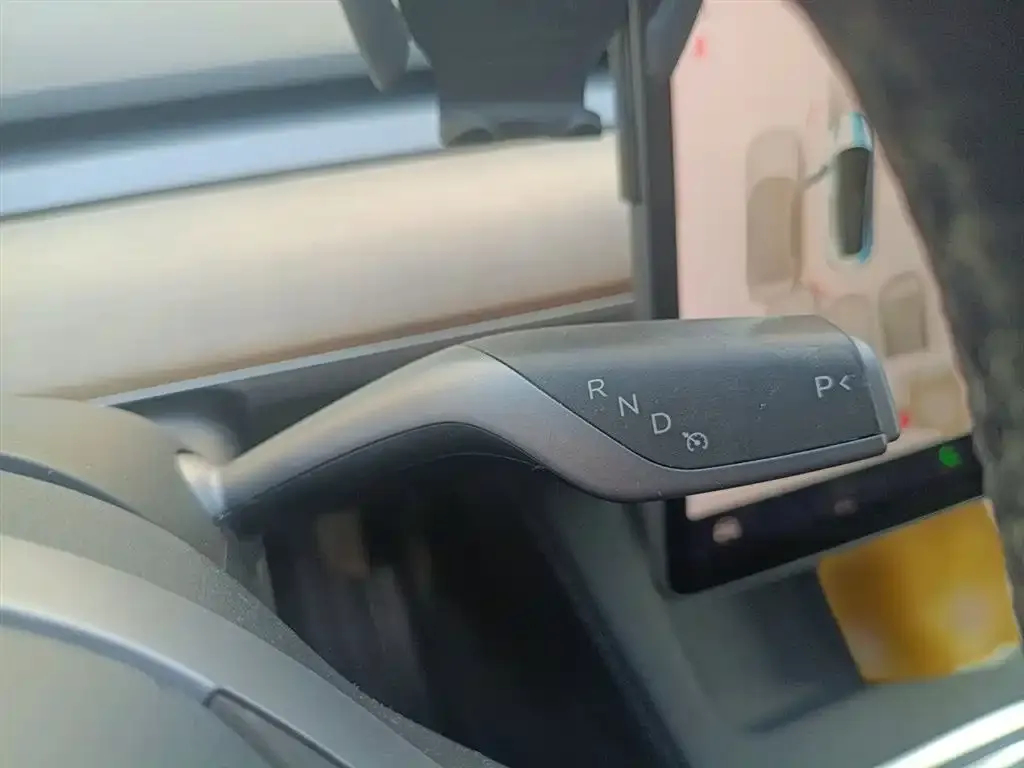 Tesla Model 3 — фото 2