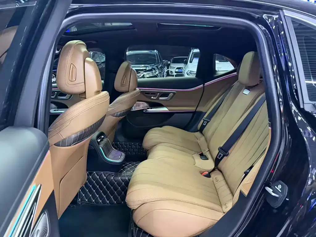 Mercedes-Benz E-Class — фото 2